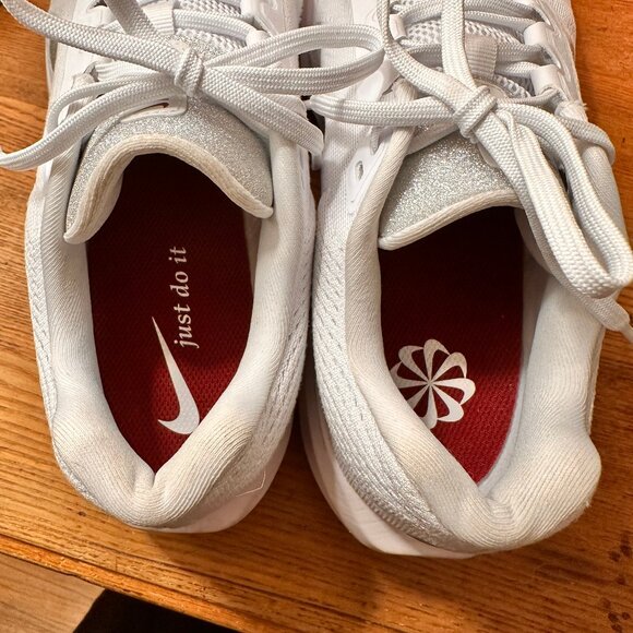 Nike Air Winflo 11 Glitter Swoosh White HQ3467-190 Women's Size 10 - Picture 7 of 11